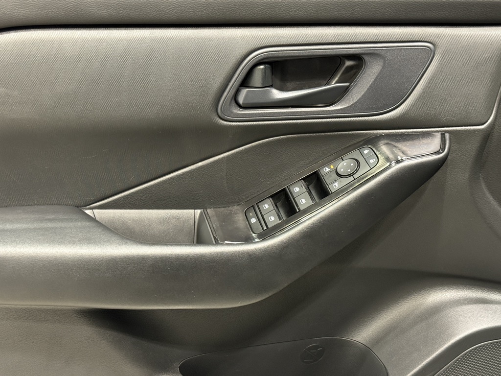 2025 Nissan Rogue S AWD photo 18