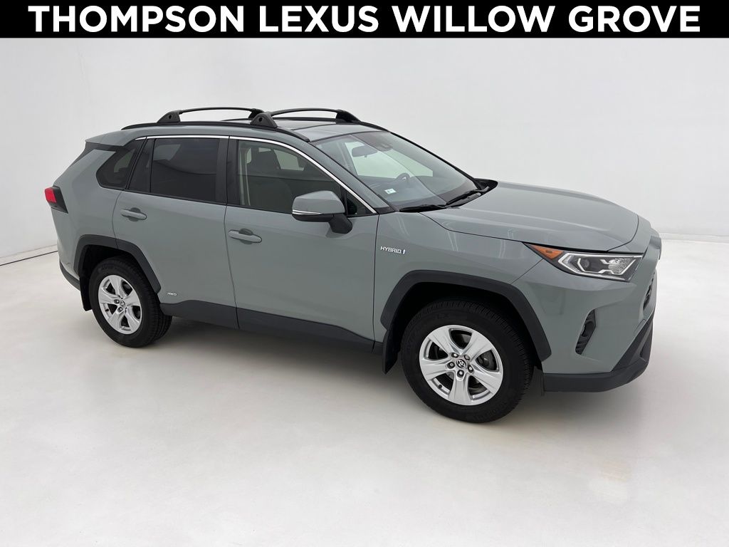 2021 Toyota RAV4 XLE's photo