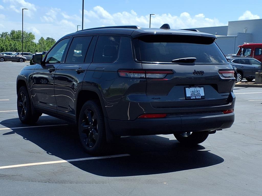 2025 Jeep Grand Cherokee Limited photo 4