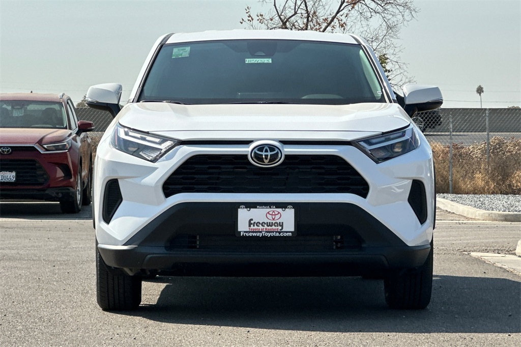 2025 Toyota RAV4 LE photo 9