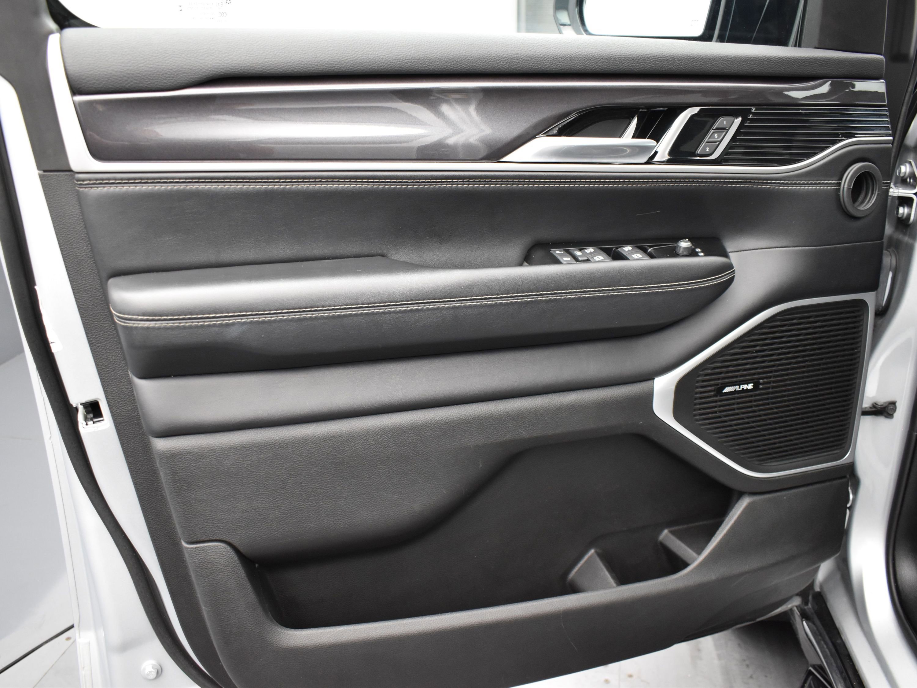2024 Jeep Wagoneer L Base photo 8