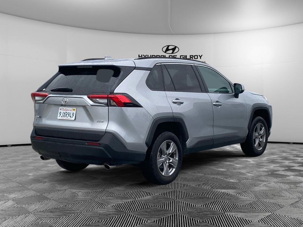 2024 Toyota RAV4 XLE photo 4