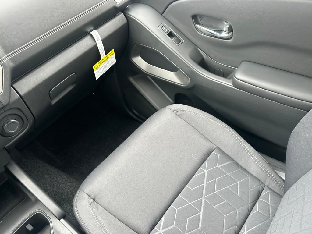 2025 Nissan Frontier SV photo 27