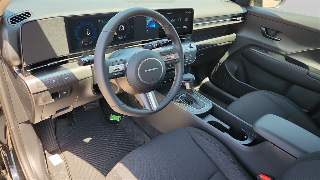 2025 Hyundai Kona SEL photo 17