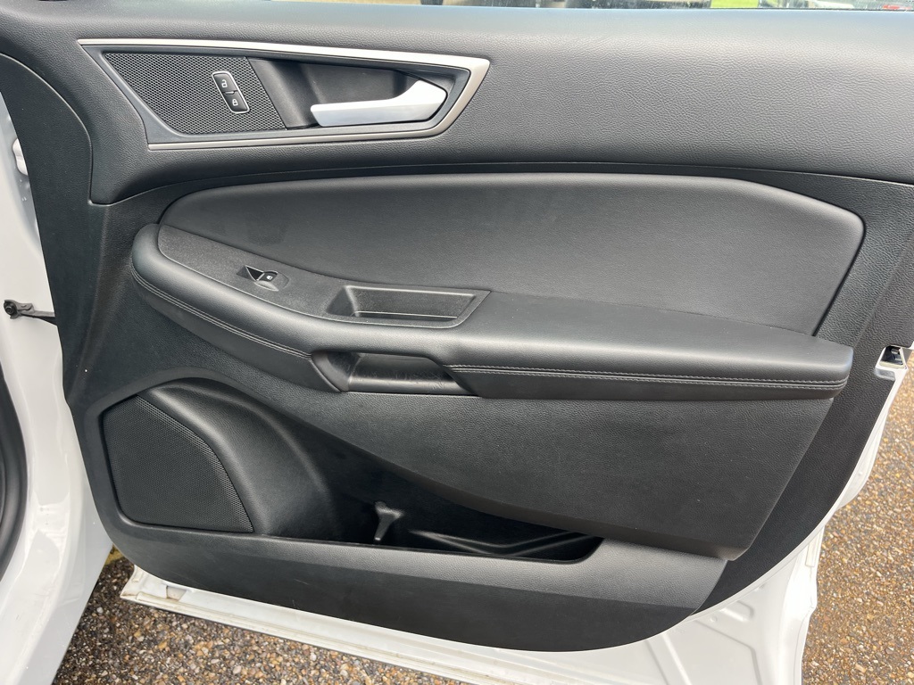 2024 Ford Edge SEL photo 17