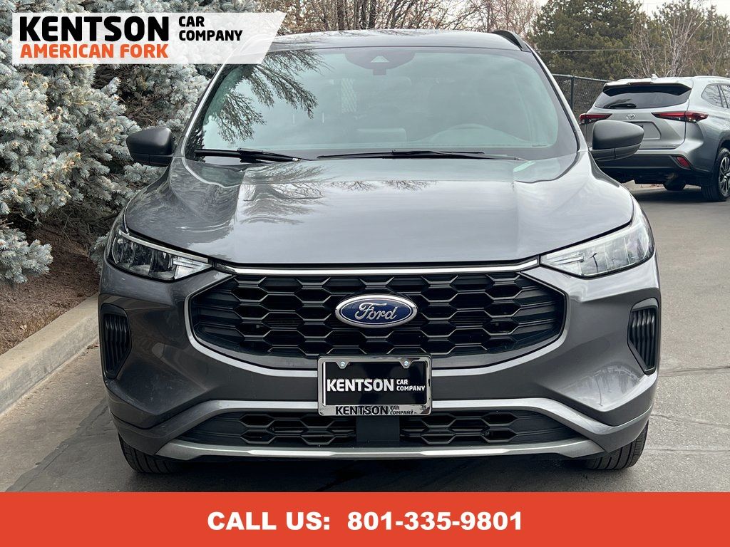 2024 Ford Escape ST-Line photo 2