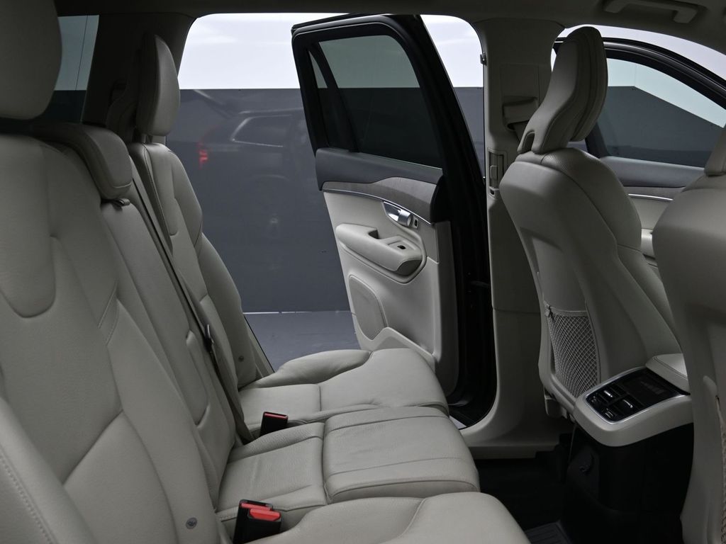 2024 Volvo XC90 T8 Plus photo 14