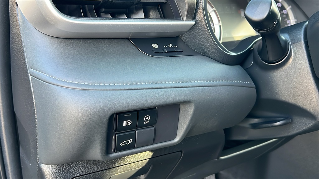 2024 Toyota Highlander LE photo 12