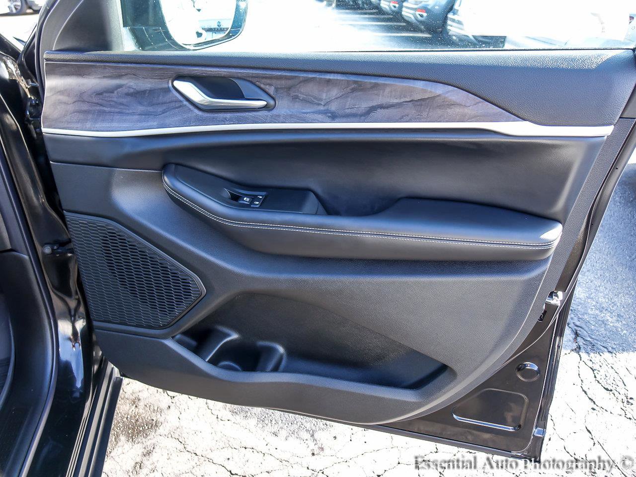 2025 JEEP GRAND CHEROKEE - Image 23