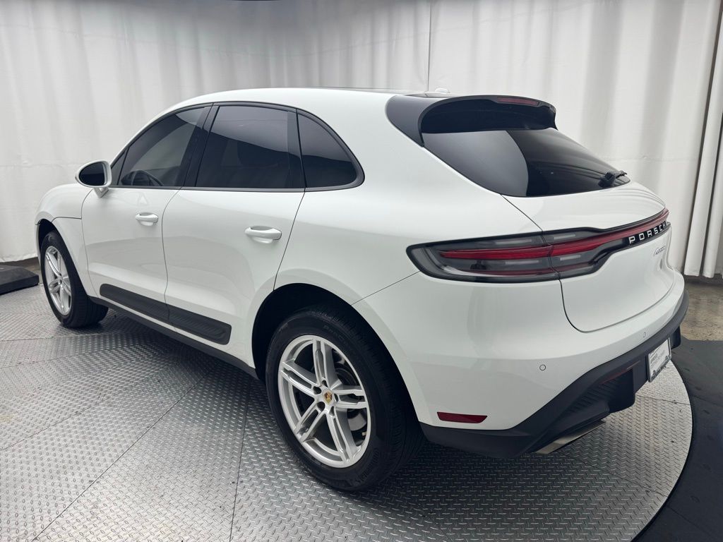 2022 Porsche Macan Base photo 3