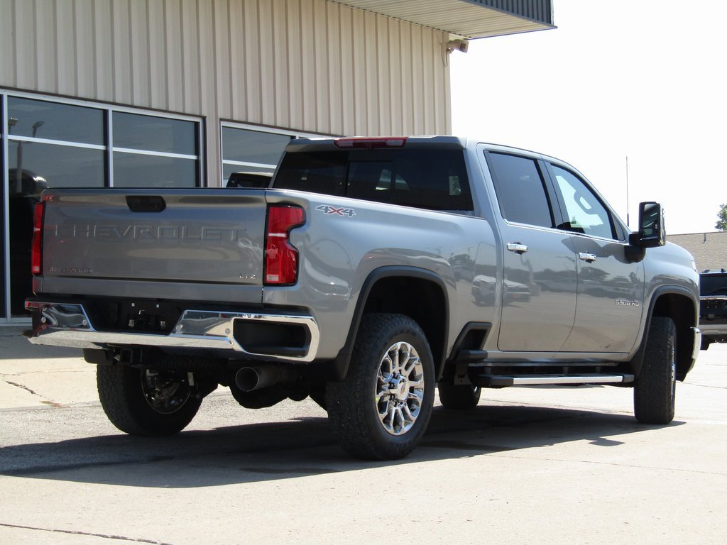 2026 Chevrolet Silverado 3500HD LTZ photo 3