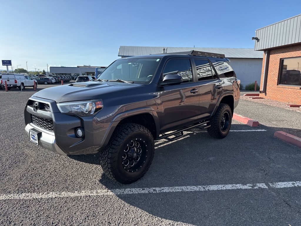 2017 Toyota 4Runner TRD Off-Road photo 3
