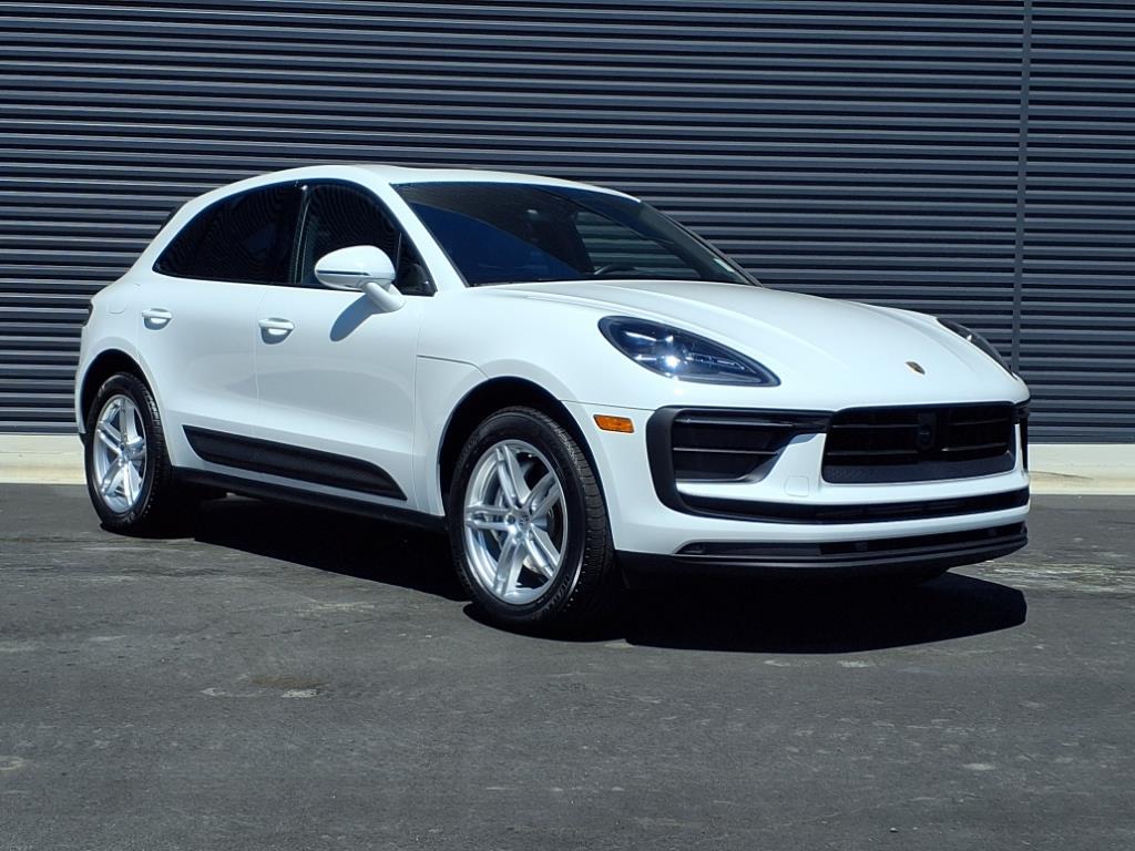 2024 Porsche Macan T photo 34