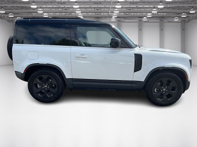 2025 Land Rover Defender 90 S photo 2