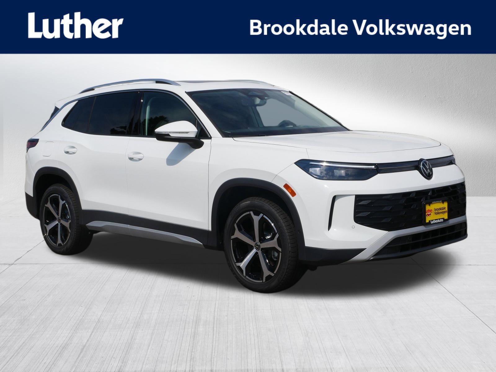 2025 Volkswagen Tiguan SE's photo