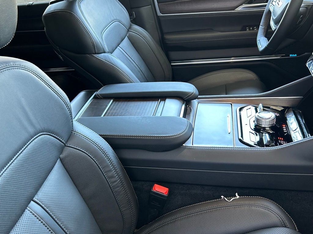 2024 Jeep Grand Wagoneer photo 29
