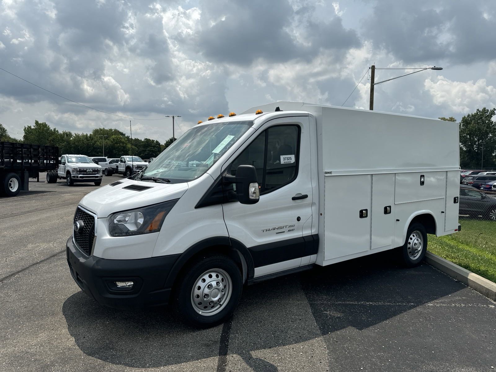 2024 Ford Transit Cutaway photo 3