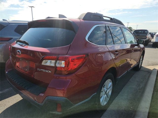 2018 Subaru Outback 2.5i Premium photo 2