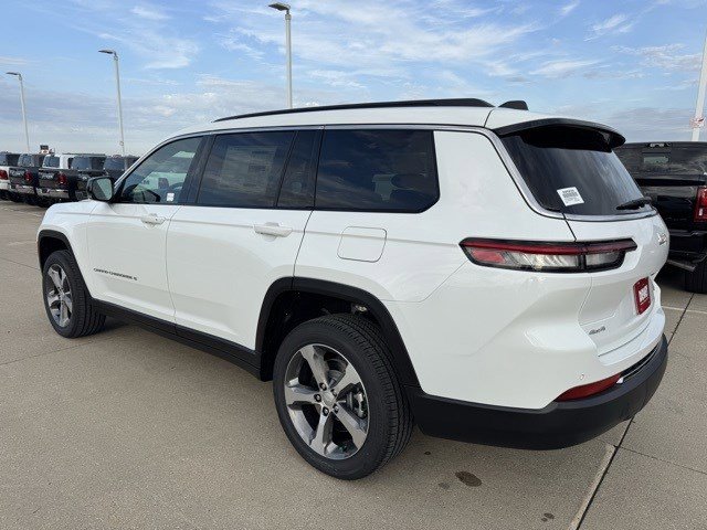 2025 Jeep Grand Cherokee Limited photo 3
