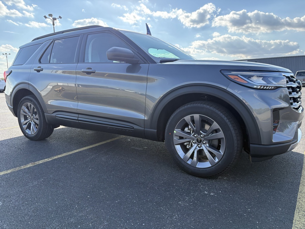 2026 Ford Explorer photo 3