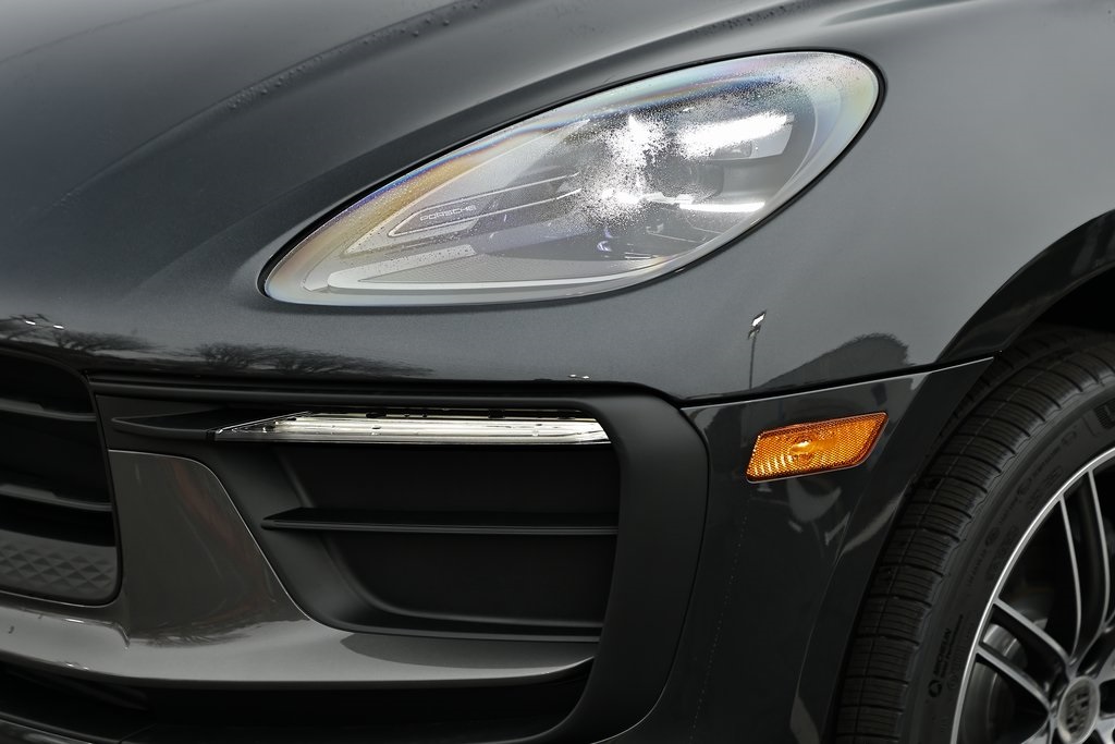 2025 Porsche Macan T photo 8