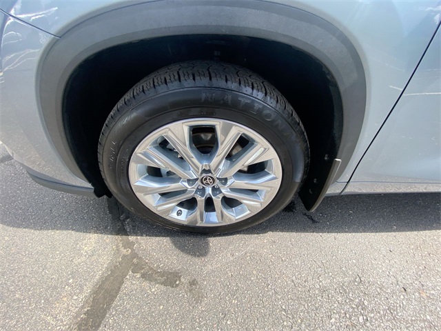 2022 Toyota Highlander Limited photo 2