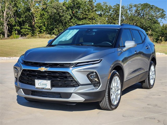2025 Chevrolet Blazer 2LT photo 2