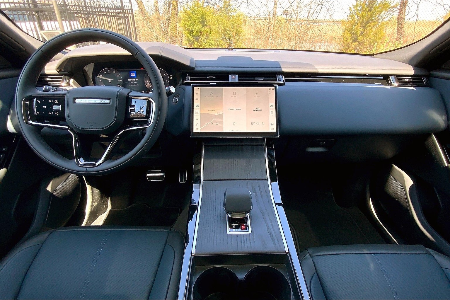 2026 Land Rover Range Rover SE photo 4