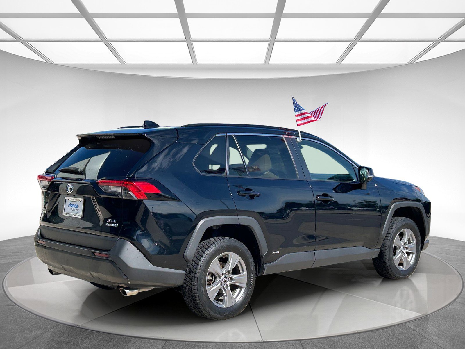 2022 Toyota RAV4 Hybrid XLE photo 5