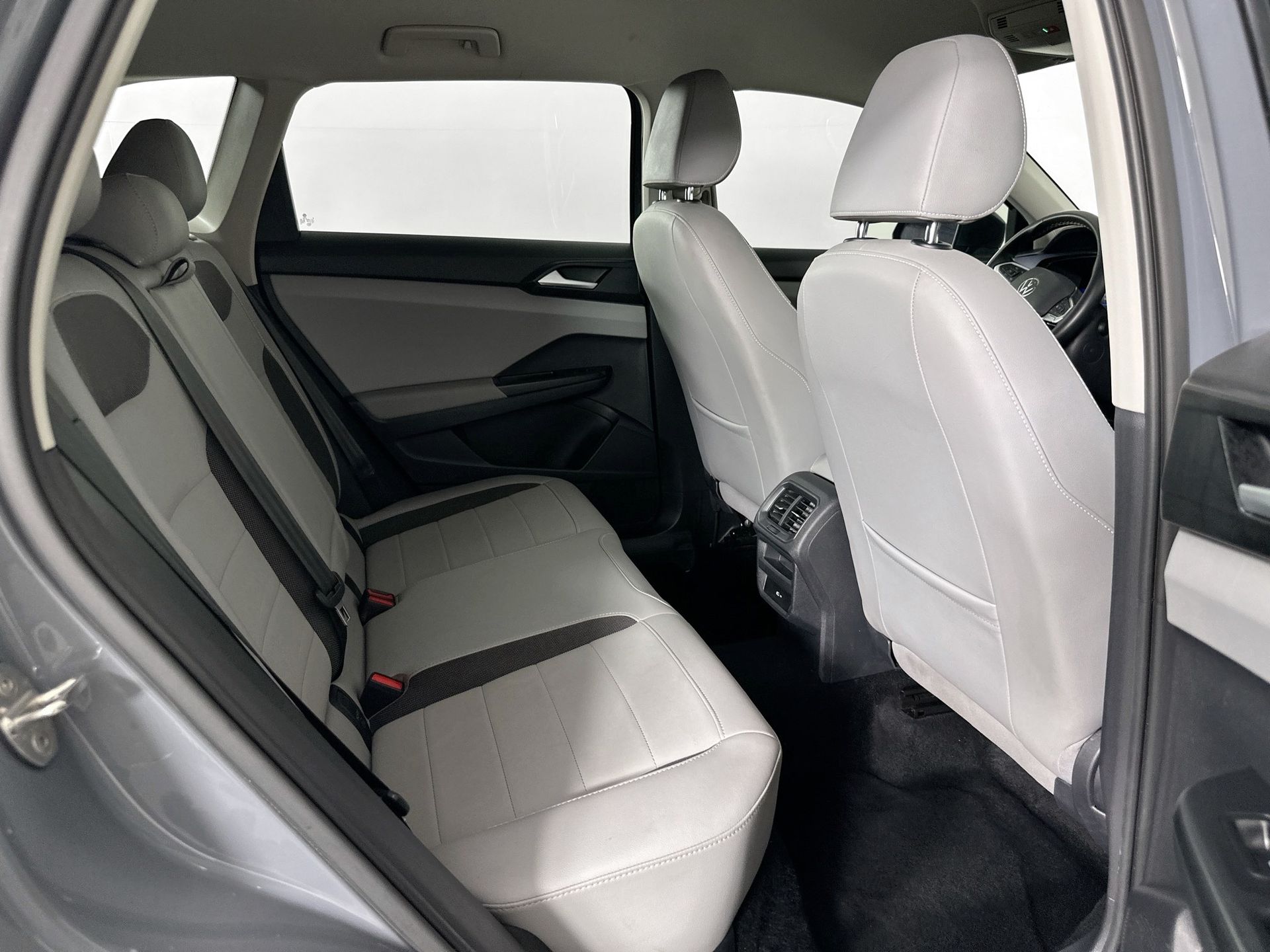 2022 Volkswagen Taos SE photo 19