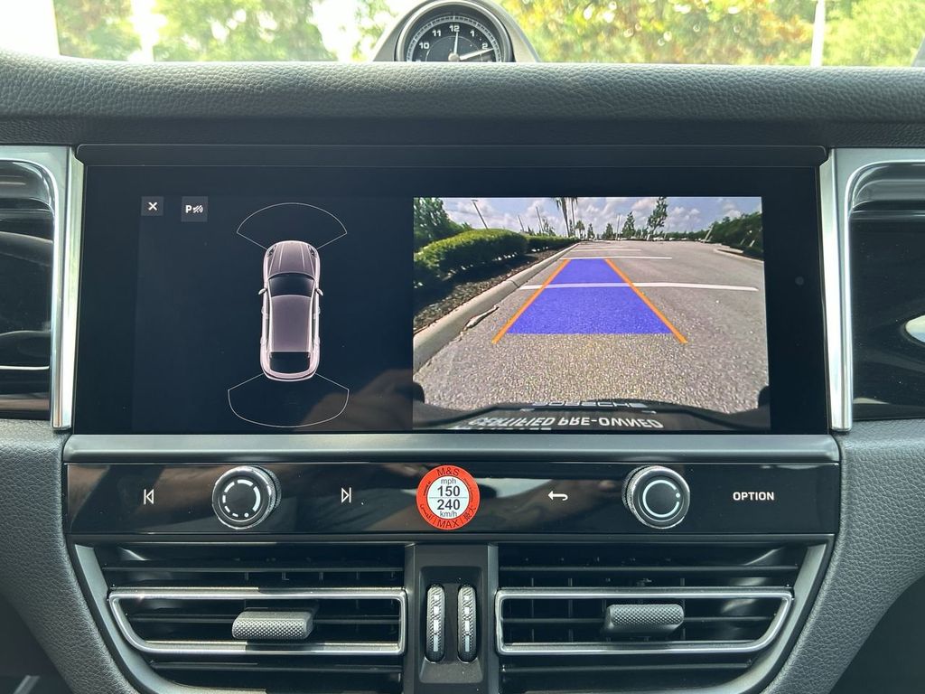 2025 Porsche Macan Base photo 21