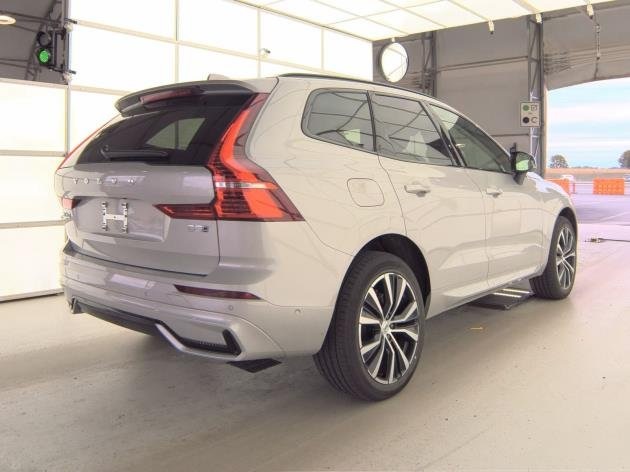 2025 Volvo XC60 B5 Plus photo 4