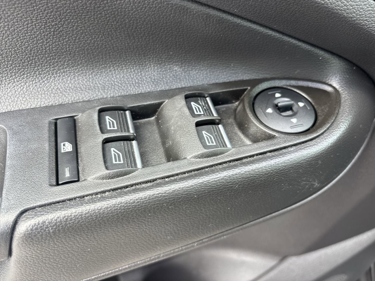 2017 Ford C-Max Hybrid SE photo 16