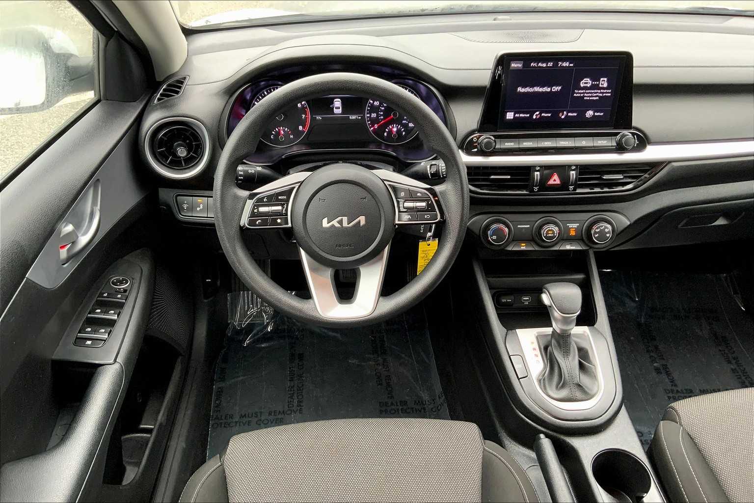 2023 Kia Forte LXS photo 5