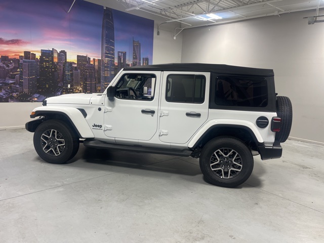 2025 Jeep Wrangler Sahara photo 4