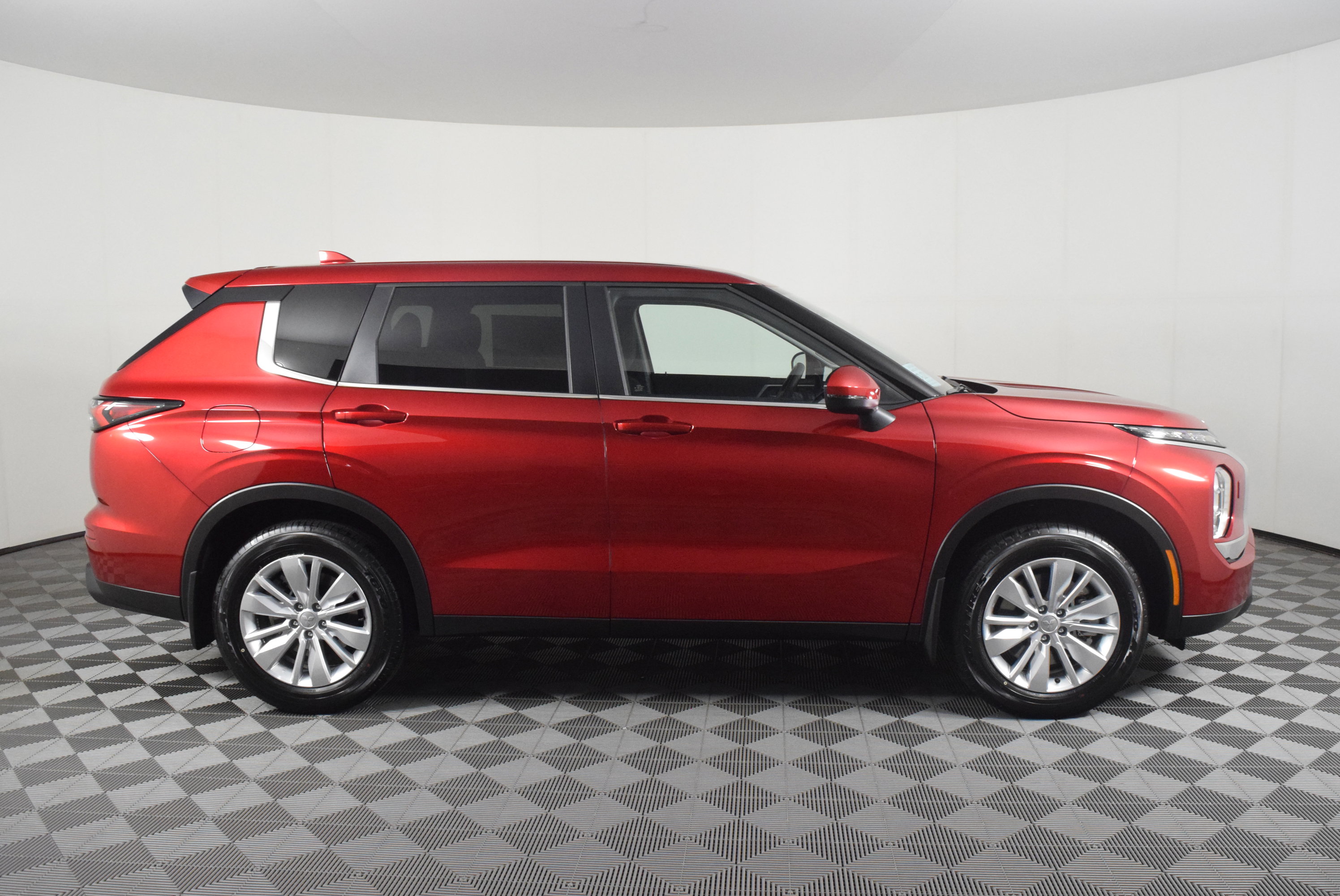 2025 Mitsubishi Outlander ES photo 5