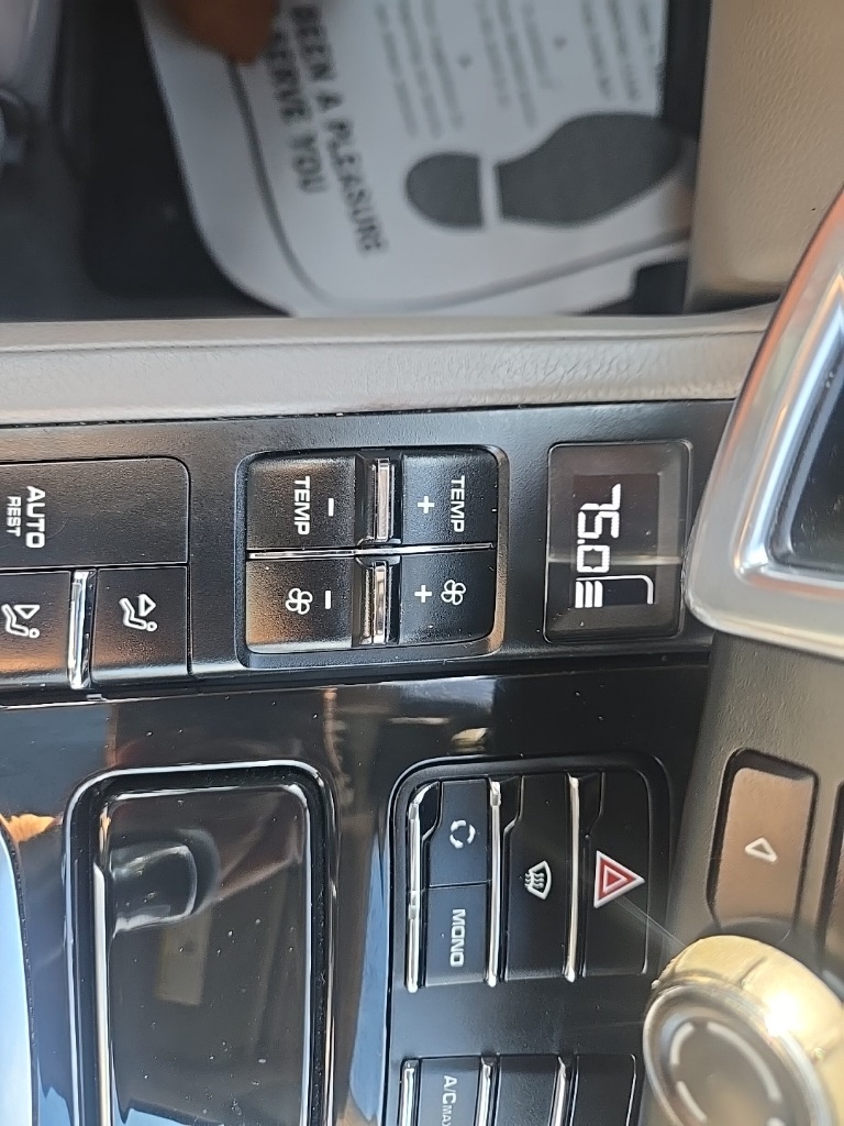 2013 Porsche Cayenne Base photo 19