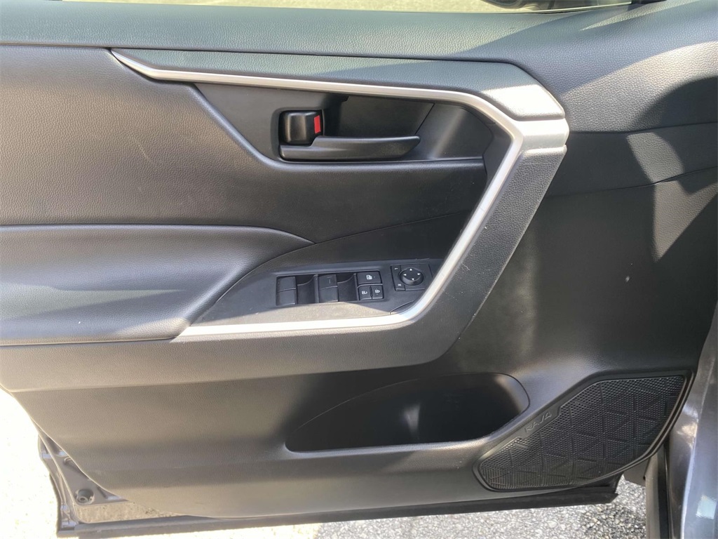 2023 Toyota RAV4 LE photo 13
