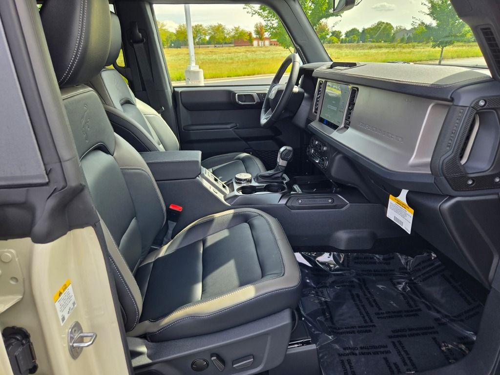 2025 Ford Bronco Outer Banks photo 5