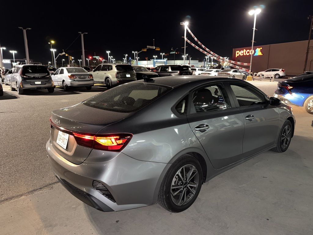 2023 Kia Forte LXS photo 3