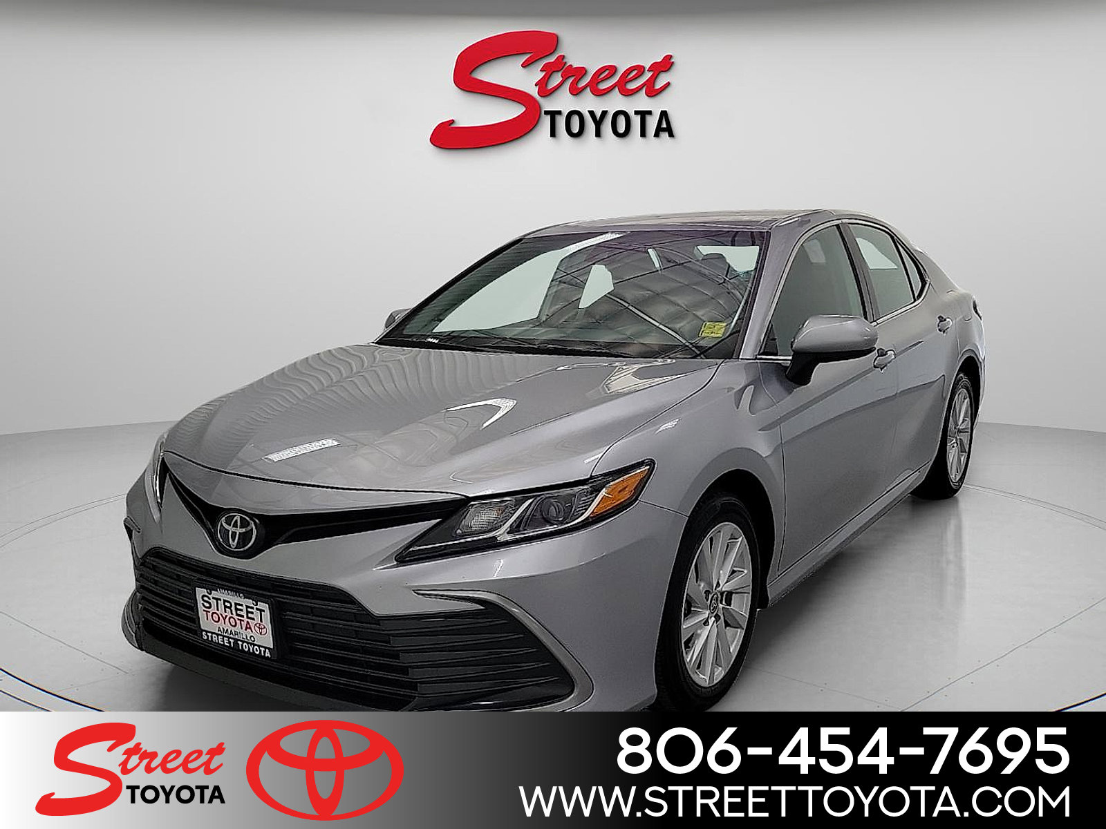 2024 Toyota Camry LE's photo