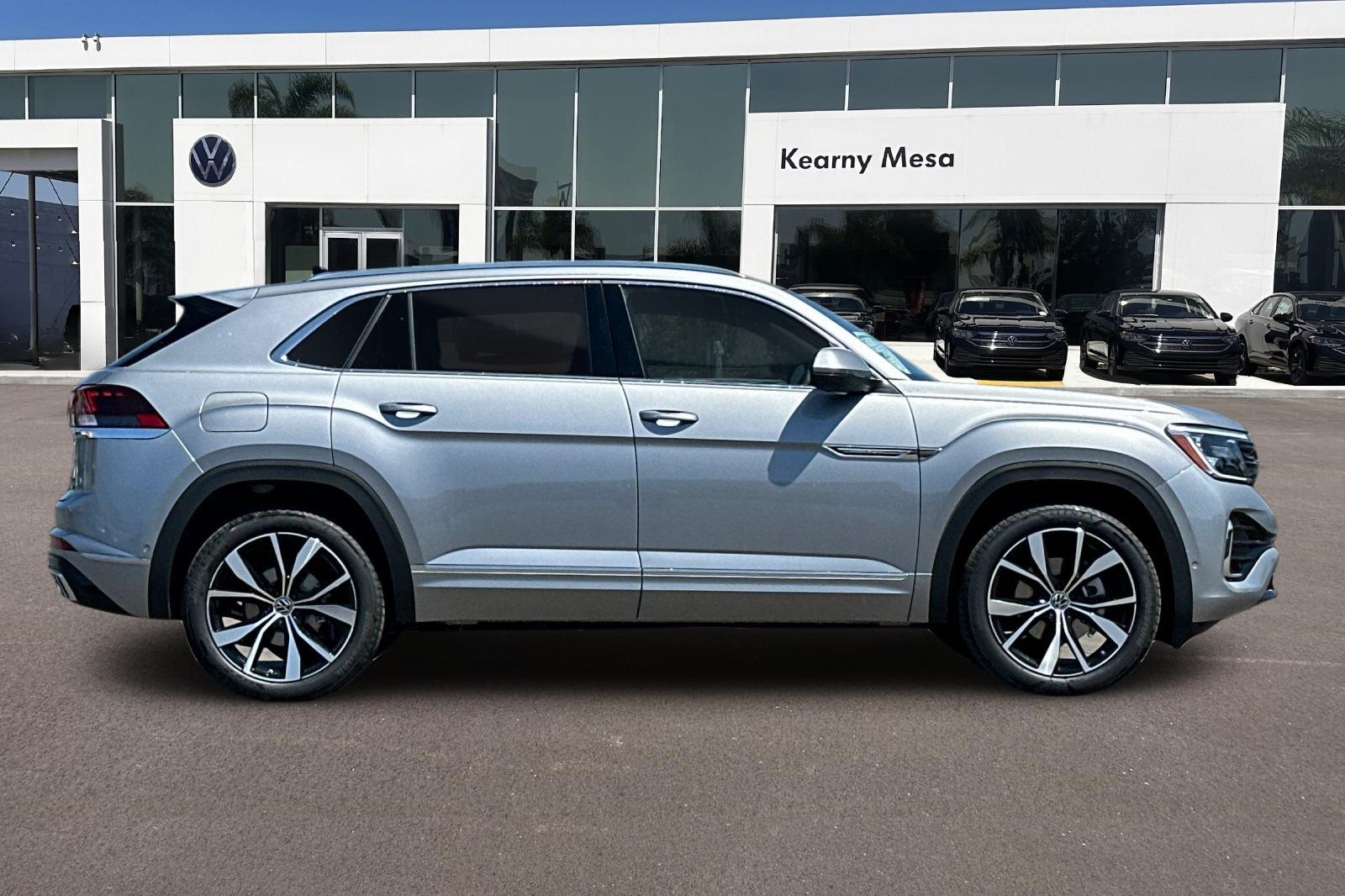 2026 Volkswagen Atlas Cross Sport SEL Premium R-Line photo 3