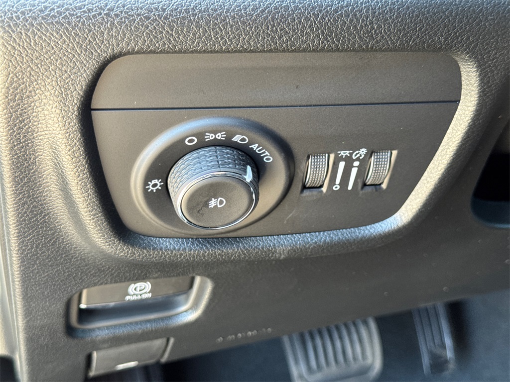 2025 Jeep Grand Cherokee Overland photo 25