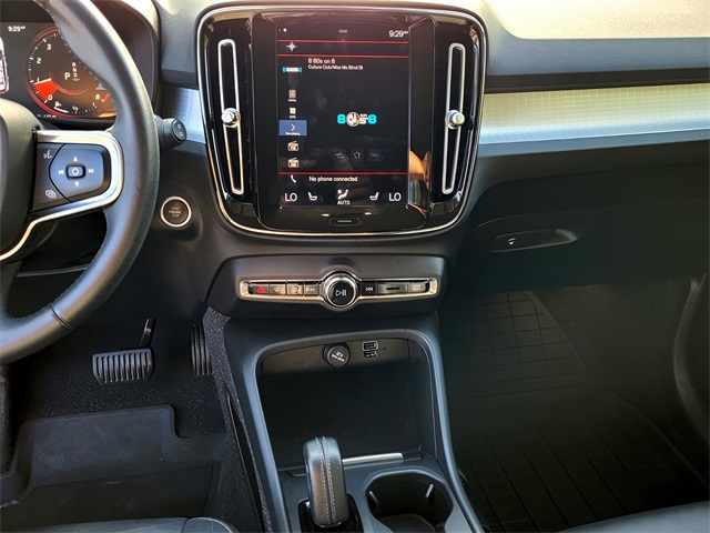 2021 Volvo XC40 Momentum photo 8