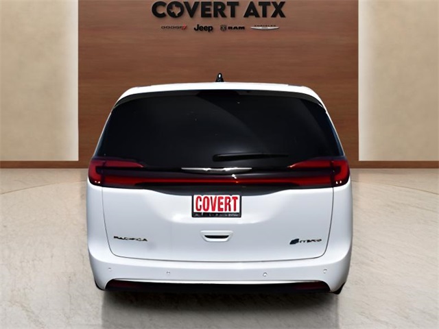 2025 Chrysler Pacifica Hybrid photo 4