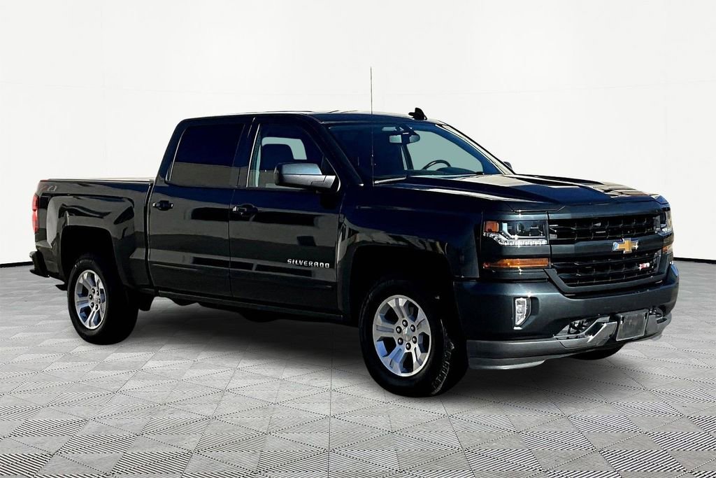 2018 Chevrolet Silverado 1500 LT photo 2