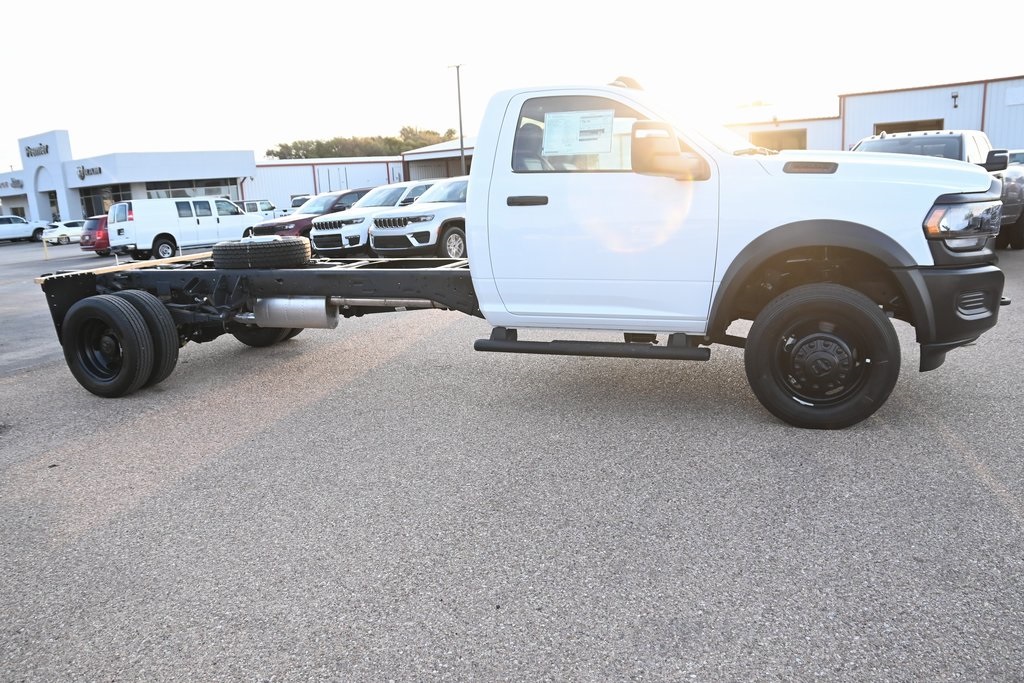 2024 Ram 5500 Tradesman photo 2
