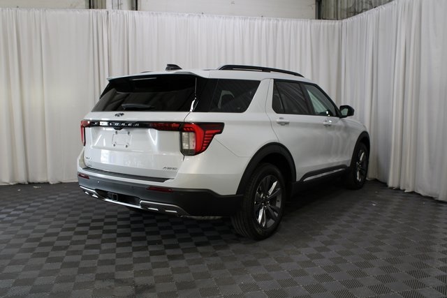 2025 Ford Explorer photo 7