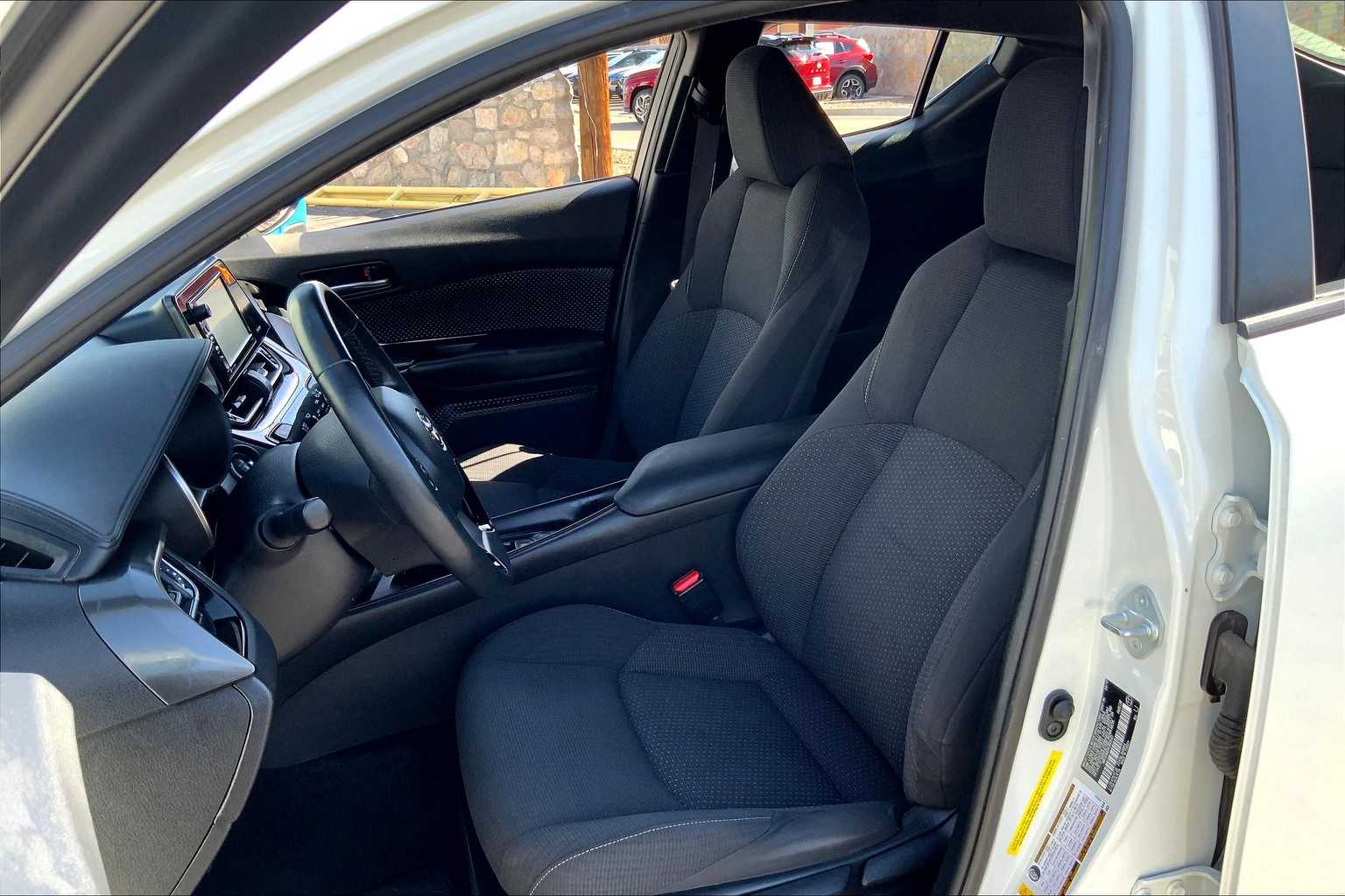 2018 Toyota C-HR XLE photo 7