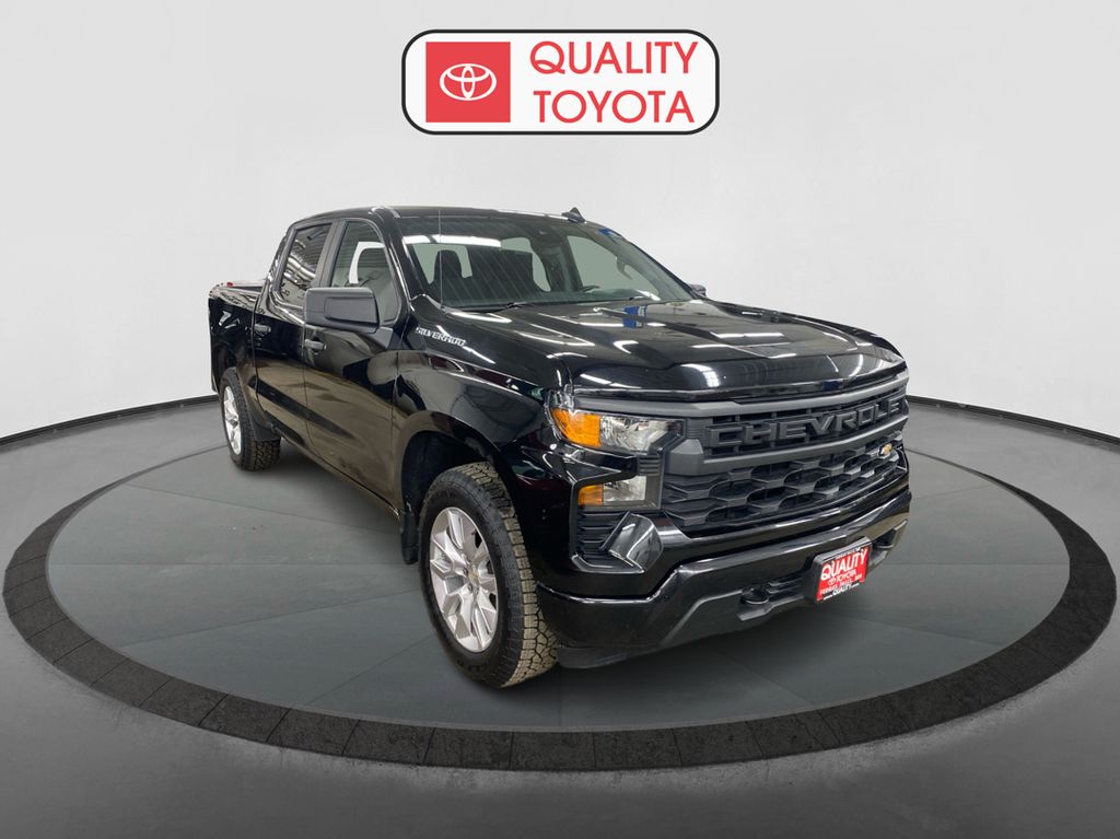 Used 2022 Chevrolet Silverado 1500 Custom with VIN 1GCPDBEK5NZ575805 for sale in Fergus Falls, Minnesota